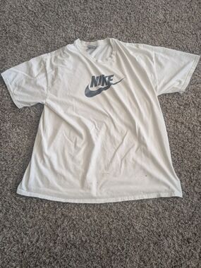 Nike Vintage T-Shirt Size XXL White Graphic Logo Silver Tag Honduras